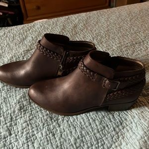 Life Stride Velocity with memory foam. Size 9, zip up with braided detail. New.